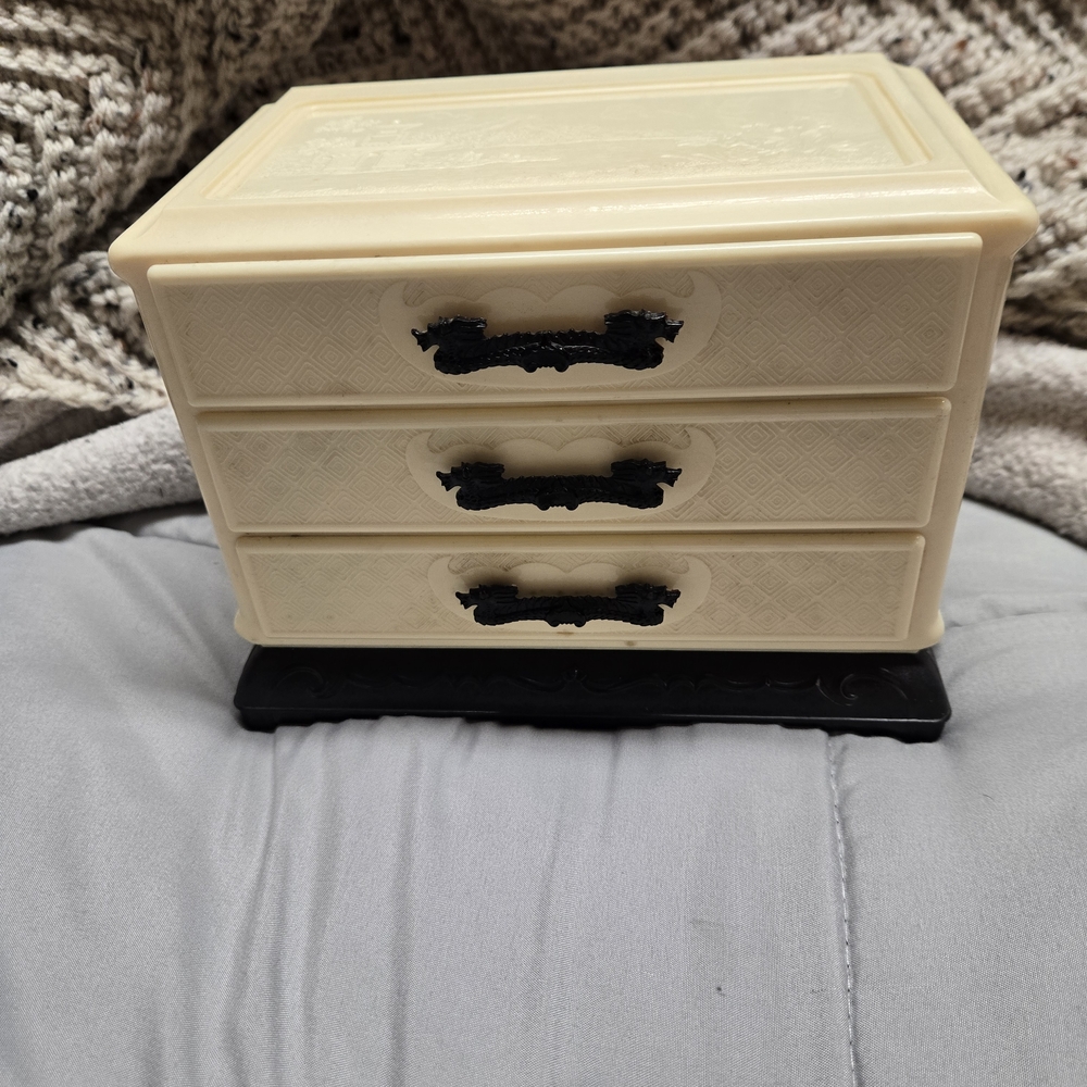 Classic Cream 3-Drawer Jewelry Organizer Chest